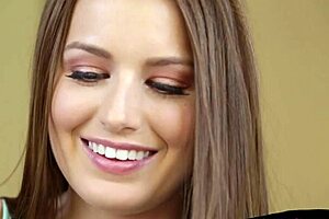 Smalltits Stepdaughter Orally Pleased By Lesbian Stepmom In Bed With Trimmed Pussy