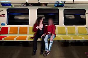 Masturbo A Un Desconocido En El Tren Mientras Mi Esposo Filma Todo!