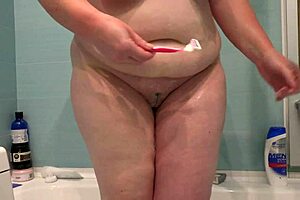 why am i shaving my trimmed pussy? this mature luscious cunt needs close up big ass attention