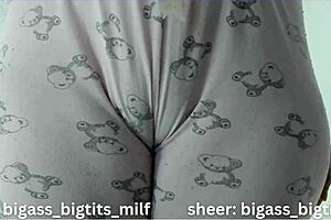 哥伦比亚熟女大屁股紧湿cameltoe逼求掰开狂喷？