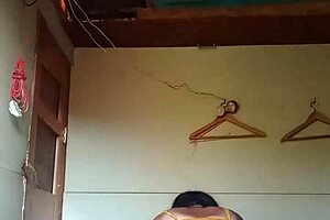 Madura cabalgando duro en el dormitorio