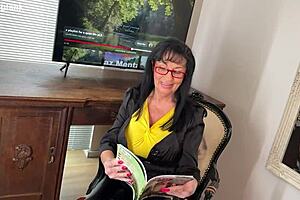 Hey, enjoy my relaxed day shaking these saggy boobs outdoors!