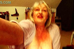 dawnskye1962 trims hairy pussy