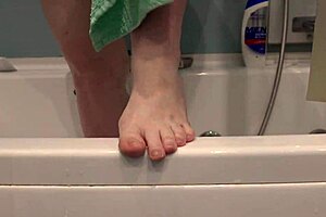 Oh, look at those beautiful feet of my mature wife and her delicious legs in nylon... amateur foot fetish compilation with this pawg bbw milf.