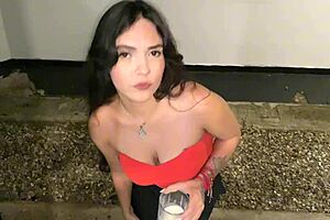 Vecina Latina Me Pide Prestada Un Poco De Leche - Porno En Español