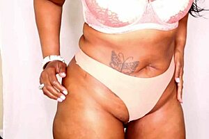 I love this bikini on mamasota diosa de ébano Lenita Washington with her mature big ass