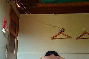 Madura cabalgando duro en el dormitorio