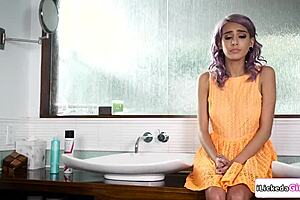 Lesbian Carpenter Pussy Licking And Fingering Big Tits Wife With Natural Tits And Shaved Pussy In Kissing Cunilingus