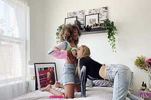 jenna foxx explores big tits milf ass lesbian licking with natural tits pussy cunilingus in wet kissing session