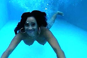 Maxine X rides Sybian to squirting orgasm