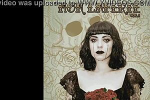 the story unfolds with mon laferte singing about the ship of oblivion in a heartfelt way