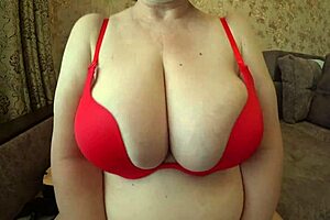 Big Natural Gorgeous Boobs Turn Dicks On Bbw Milf!