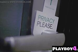 hey, how does this perverted big ass blonde milf pull off such amazing solo masturbation?