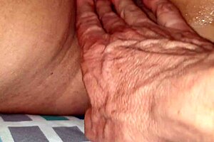 i'm fingering my squirting wife pussy till she moans and cums hard