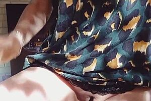 mature blonde cougar flashes her huge shaved cameltoe pussy outdoors 😏👅