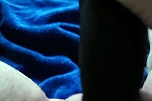 helsbels pumps her pierced greedy squirting pussy 👅💦