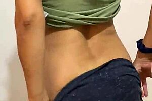 Anna Maria twerks her mature Latina ass seductively