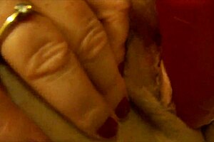 ohh man im so horny watchin this mature babe slam that dildo deep in her wet hole over n over