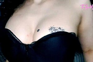 Asmr lipstick smudge play 😘💋 with my wet lips and toys