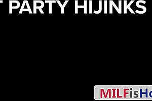 perfect body stepmom fulfills stepson fuck fantasy with big cock pov