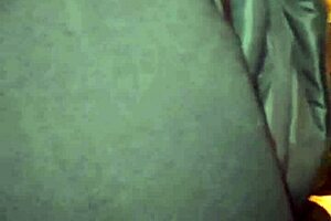 HOT MADURA FLASHES FAT ASS ON STREET!