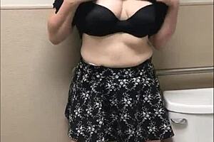 pretty girlfriend pees in bathroom showing off her perfect ass 🍑😘