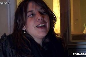 r�si fingers her shaved clit and hairless pussy intimately close up