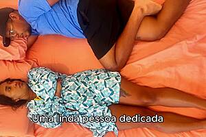 继母跟继子鸡巴同床睡老爸巴拿马上班