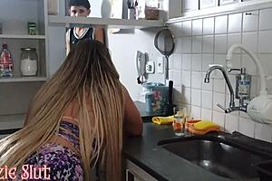 Comi a mãe gostosa da minha melhor amiga no red?