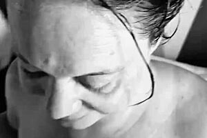 je suce sa bite inconnue jusqu'à ce qu'il gicle dans ma bouche!