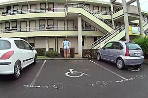 suzisoumise hooks in hotel room sucking cock for cash