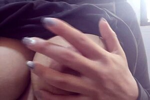 arab milf in niqab squirts hard on cam fingering pussy 🥵💦🧕