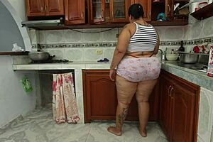 quiero follar hoy en la cocina con esta milf cachonda si por favor