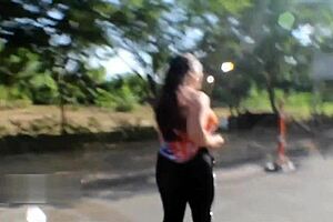 follando con extraña salvada de ladrones - cum facial en español 😈