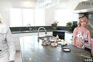 teen offers milf stepmom robbin banx a big cock ride