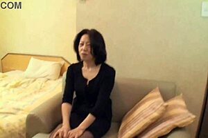 asian brunette junko sakashita flashes boobs fingering on street