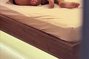 atrapé a mi madrastra nalgona tan caliente en su cuarto y me sacó tooooda la leche a sus espaldas