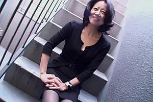 asian brunette junko sakashita flashes boobs fingering on street