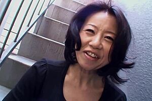 asian brunette junko sakashita flashes boobs fingering on street