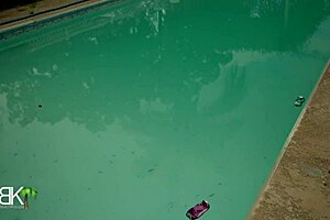 trailer trash sluts squirt on big cocks poolside