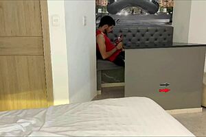 mi madrastra me chupa la verga y se traga todo mi semen despues de follarla duro al aire libre