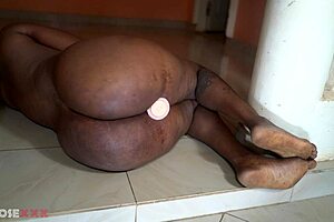 damn this horny african mom dildos her fat pussy good 😩🍆