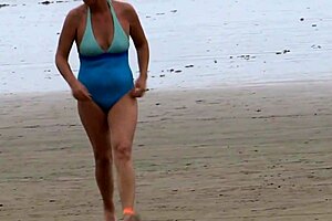 Stepmom Shaves Hairy Pussy Patch for Bikini Flash on Beach Voyeur Thrill!