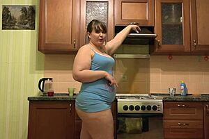 why'd this chubby housewife quit cleaning for dildo pussy play?