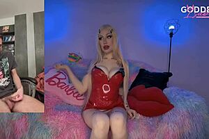 Mistress bionda tettona umilia pisellino sph in pubblico