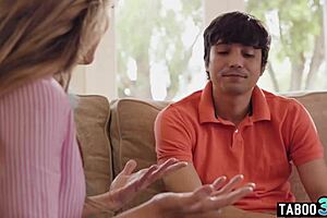 Petite blonde Stiefmutter Pristine Edge will Stiefsohns Monster-Schwanz in ihrer Fotze?