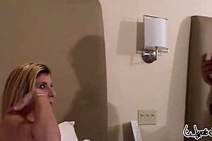 sara jay straps n pounds slutty momo hard!! 💦🔥