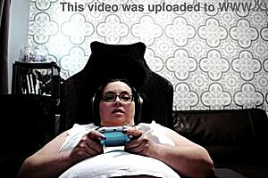 damn this gaming streamer's wet pussy got me hard