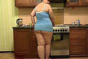 why'd this chubby housewife quit cleaning for dildo pussy play?