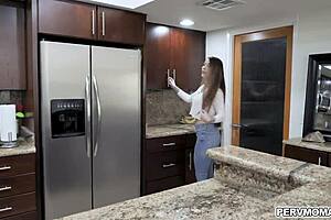 hot stepmom flashes stepson bra panties 😍🍆